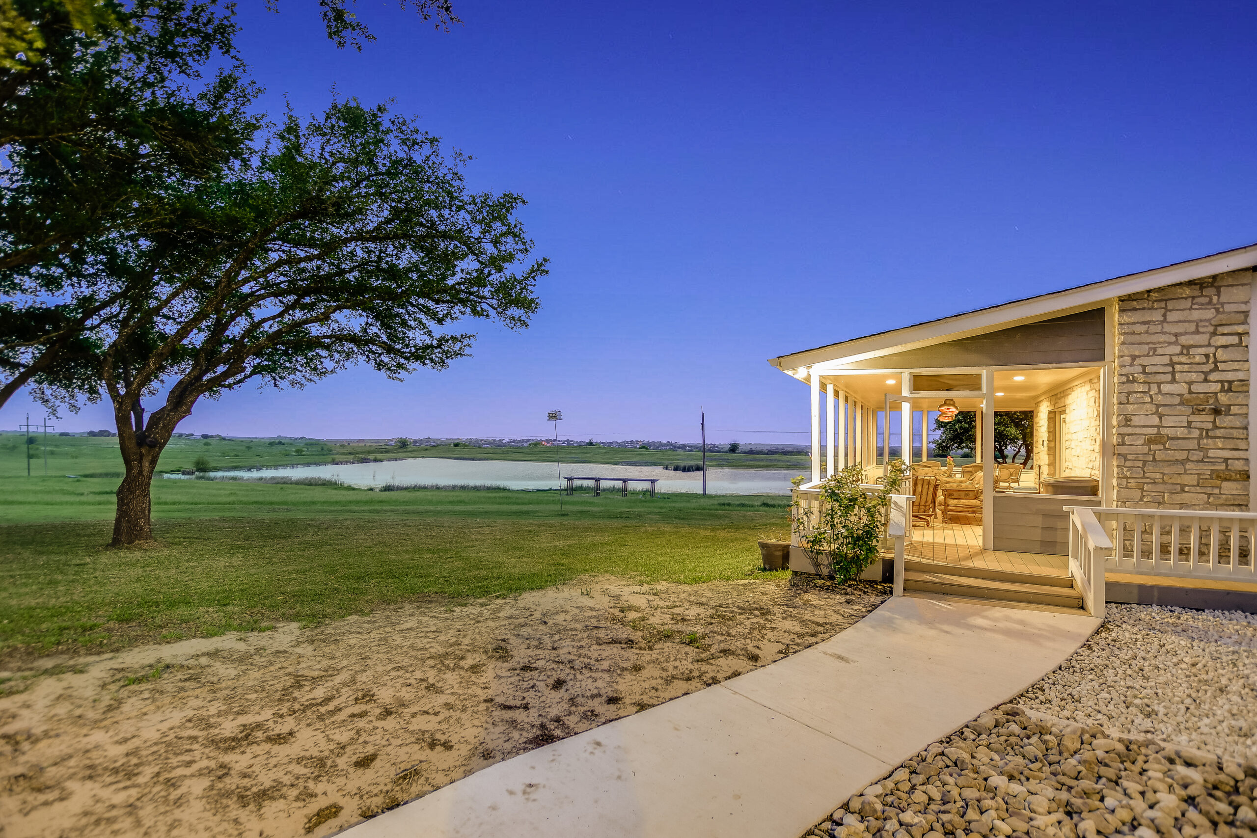 026_Screen Patio Twilight